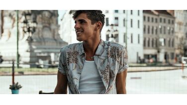 Het short sleeve overhemd maakt deze zomer zijn welverdiende comeback