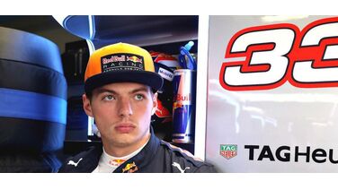 Max Verstappen showt z’n speciale helm voor komend weekend