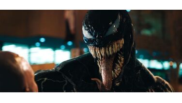 Venom krijgt het zwaar te verduren: één van de slechtste superheldenfilms ooit