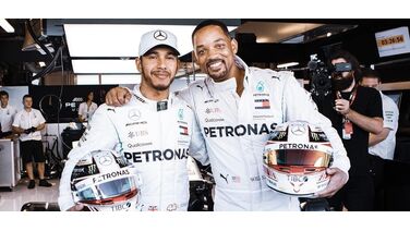 Geniale video: Will Smith bindt Lewis Hamilton vast om zelf te racen