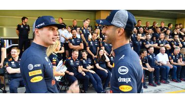 Het bizarre salaris van Max Verstappen, Hamilton en andere F1-coureurs