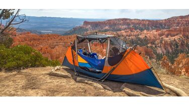 Deze draagbare hangmat + tent is dé Kickstarter voor de zomer