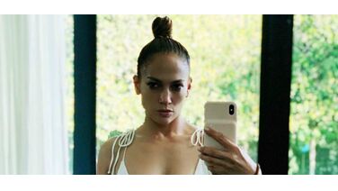 De 50-jarige Jennifer Lopez post een bikinifoto en het internet wordt gek