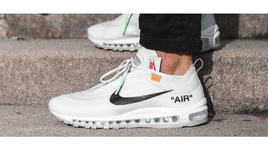 10 paar witte Nike sneakers voor de zomer