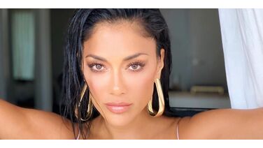 Nicole Sherzinger (Pussycat Dolls) showt haar abnormaal fitte lichaam op 42-jarige leeftijd