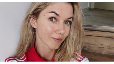 Oud-voetbalster Anouk Hoogendijk laat iedere man wegdromen met lingerie foto’s