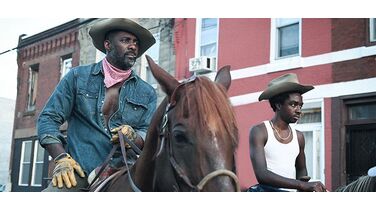 Idris Elba te paard in de nieuwe Netflix film Concrete Cowboy