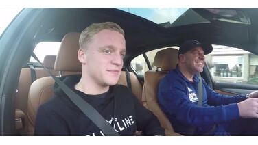 In deze dikke auto rijdt Donny van de Beek door Manchester