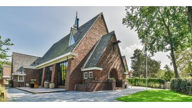 Te koop op Funda: deze omgebouwde kerk is de fantasie van elke man