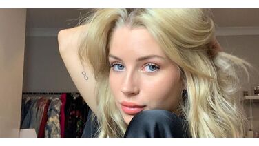 Lottie Moss neemt een bad en deelt de pikante details op Instagram