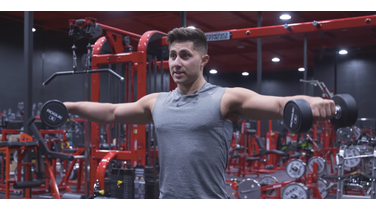 Dumbbell side lateral raise: de uitvoering en tips voor grote schouders