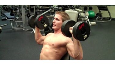 Dumbbell shoulder press: de uitvoering, spiergroepen en tips