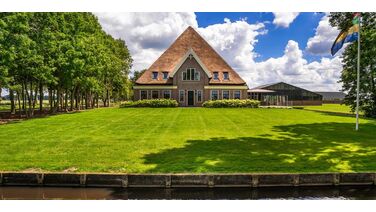 Funda parel: deze miljoenen woonboerderij is een absolute droomwoning