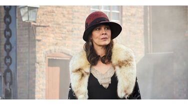 Peaky Binders-cast eert Helen McCrory (Polly Gray) op de set van seizoen 6