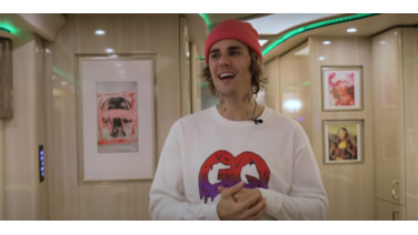 Binnenkijken in de mega luxe tourbus van Justin Bieber