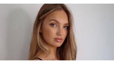 Romee Strijd heeft kort na de bevalling haar modellenlichaam al terug