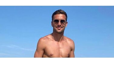 Dušan Tadić toont zijn keiharde sixpack op Instagram