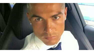 Cristiano Ronaldo pronkt op Instagram met de auto die hij van zijn vriendin kreeg