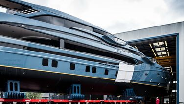 Nederlandse scheepbouwers leggen luxe jacht van 60 meter te water