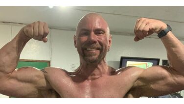 Man valt 140 kg af en gaat van veel te zwaar naar bodybuilder