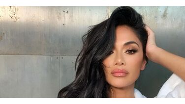 Nicole Scherzinger gaat viral met ongelofelijk strakke bikinifoto