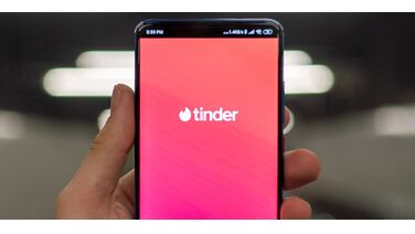 Hoe vaak kan je per dag naar rechts swipen op Tinder?