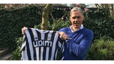 De voormalige sportwagen van Marco van Basten staat nu te koop