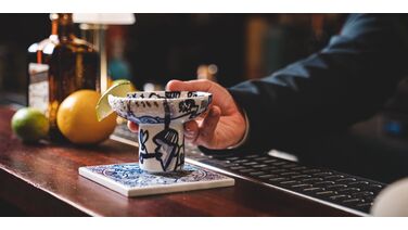 Nu in Amsterdam: tijdelijke cocktailbar waar jij professionele bartender-workshops kan volgen