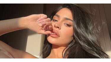 Kylie Jenner maakt Instagram wild met uitdagende foto’s in bh