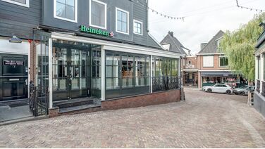 Sonja Bakker zet haar hotel in Volendam te koop