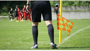 Hoeveel salaris verdien je als grensrechter van voetbalwedstrijden op het hoogste niveau?