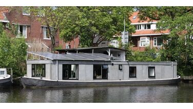 Funda buitenkans: deze woonboot in Groningen kost slechts €155.000,-