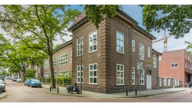 Funda parel: oud schoolgebouw in Den Haag is omgebouwd tot een prachtige woning