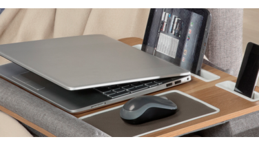 Deze goedkope 2-in-1 laptoptafel van ALDI maakt thuiswerken chiller dan ooit