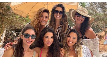 Yolanthe Cabau en zus Marina genieten in bikini van het stralende zonnetje