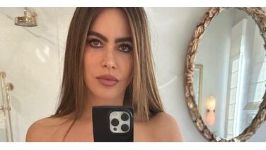 Sofia Vergara poseert in kleine bodysuits: “Welke is jouw favoriet?”