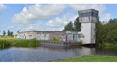 Unieke Funda-vondst: brughoofd met basculekelder en toren wordt omgebouwd tot een droomwoning