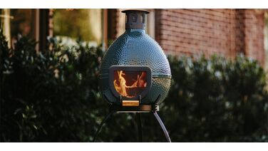 Big Green Egg viert 50-jarig jubileum met Limited Edition Chiminea buitenhaard