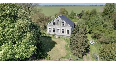 Hét #1 koopje op Funda: voormalige boerderij kost slechts € 249.500,- (perceel van 13.105 m²)