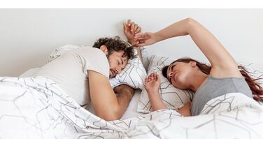 “Sleep Divorce”: deze nieuwe trend wordt alsmaar populairder