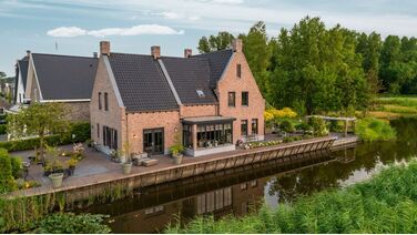 Rondleiding: Alex van Keulen (Kopen zonder Kijken) verkoopt zijn prachtige villa in Almere