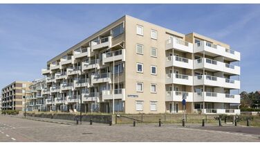 Rondleiding: in dit strandappartement komt Eva Jinek tot rust in de weekenden