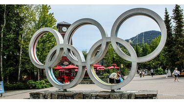 Voormalig atlete legt uit waarom atleten ‘het’ zoveel met elkaar doen in het Olympisch Dorp