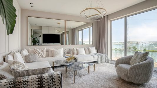 De living van het penthouse in Amsterdam.