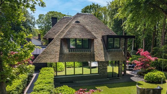 De buitenzijde van de exclusieve villa.