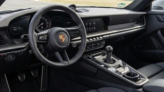 Een Porsche met een handmatig schakelsysteem.