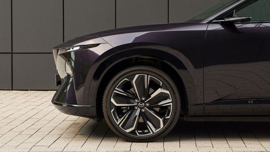 De nieuwe Mazda CX-6e