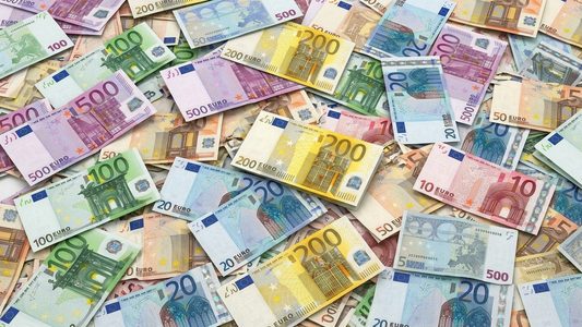Geld, wat jongeren niet kunnen sparen.