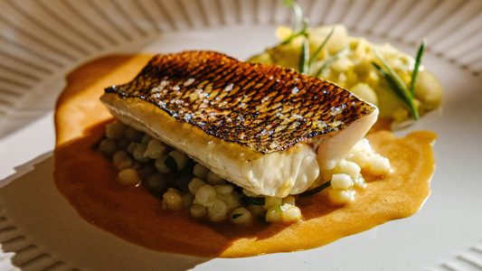 Zeebaars van een nieuw restaurant in Amsterdam