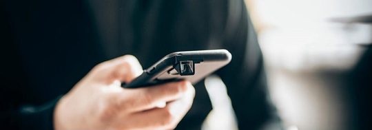 Illustratie voor: iPhone-case waarmee je sneaky foto’s maakt in de trein
